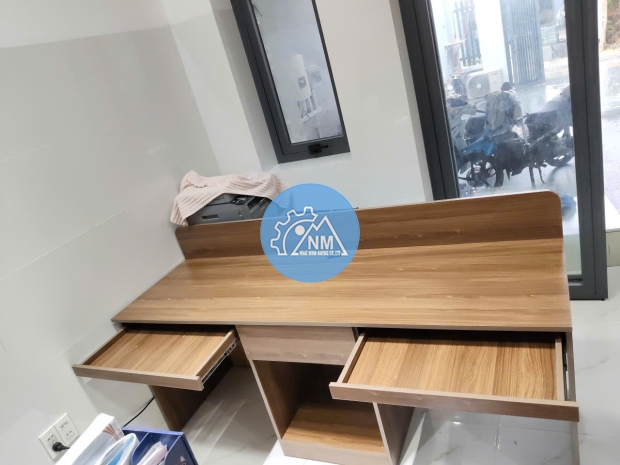 Bàn Làm Việc Để Máy Tính