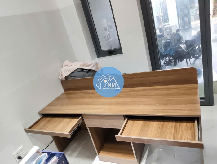 Bàn Làm Việc Để Máy Tính